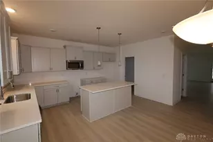 460 Crossing Ln, Miami Township, OH 45449 - Photo 10