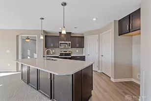 401 Bethpage Way, Lebanon, OH 45036 - Photo 2