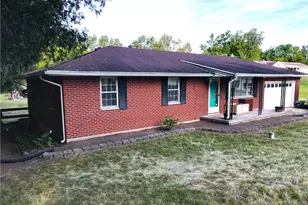 1290 Red Oaks Cir, Springfield, OH 45506 - Photo 2