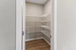 517 Iris Dr, Yellow Springs Vlg, OH 45387 - Photo 6