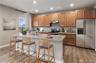 517 Iris Dr, Yellow Springs Vlg, OH 45387 - Photo 2