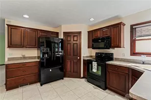 1479 Lantern Ln, Troy, OH 45373 - Photo 12