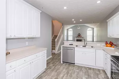 8823 Birkdale Hills Circle, Dayton, OH 45458 - Photo 14