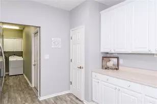 8823 Birkdale Hills Cir, Dayton, OH 45458 - Photo 12