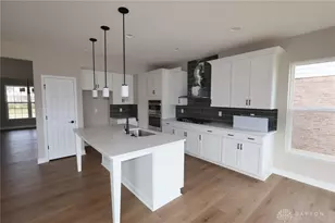 10076 Gully Pass Dr, Washington Twp, OH 45458 - Photo 4