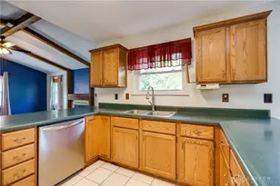 8930 Century Ln, Dayton, OH 45424 - Photo 16