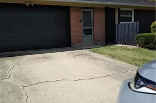 512 N Sherry Dr, Dayton, OH 45426 - Photo 2