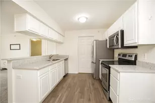 3352 Emerald Lakes Dr, Green Township, OH 45211 - Photo 4