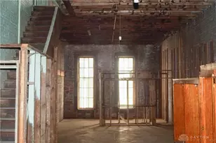 138 E 3rd St, Dayton, OH 45402 - Photo 4