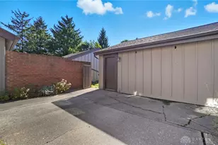 6046 N Quinella Way, Dayton, OH 45459 - Photo 44