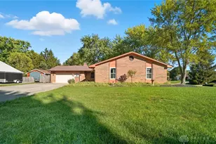 1520 Hillside Dr, Beavercreek, OH 45432 - Photo 2