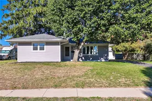 389 N Garber Dr, Tipp City, OH 45371 - Photo 2