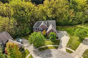 2584 Greenbrier Ct, Beavercreek, OH 45431 - Photo 8