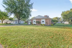 322 Cole Dr, Wapakoneta, OH 45895 - Photo 2