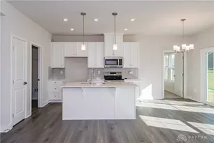 7055 Rivendell Cir, Dayton, OH 45459 - Photo 6