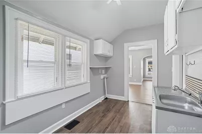 240 E College, Springfield, OH 45503 - Photo 14