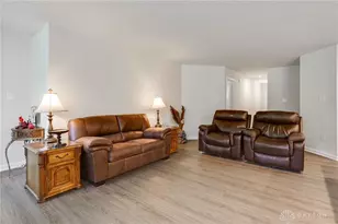 316 Warm Springs Dr, Fairborn, OH 45324 - Photo 8