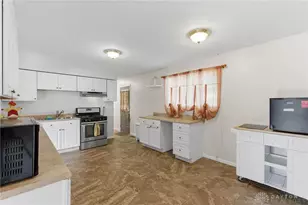 6596 Oak Hill Dr, Enon Vlg, OH 45323 - Photo 10