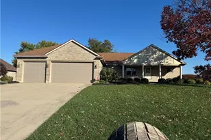 912 Golden Beech Dr, Brookville, OH 45309 - Photo 2