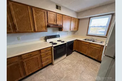 557 N Broad Street, Fairborn, OH 45324 - Photo 8