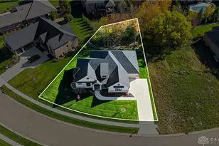 1960 Horseshoe Bend, Washington Twp, OH 45458 - Photo 4