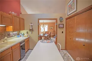 7035 Bluffs Dr, Washington Twp, OH 45459 - Photo 14