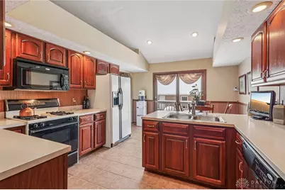 915 Winston Lane, Tipp City, OH 45371 - Photo 8