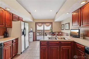 915 Winston Ln, Tipp City, OH 45371 - Photo 10