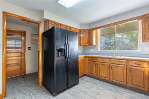 304 E Eppington Dr, Trotwood, OH 45426 - Photo 4