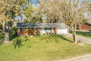 375 Coach Dr, Tipp City, OH 45371 - Photo 2