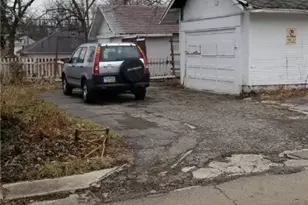 819 Princeton Dr, Dayton, OH 45406 - Photo 2