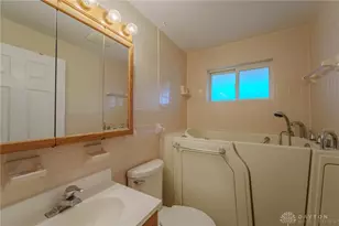 5910 Shady Oak St, Dayton, OH 45424 - Photo 16