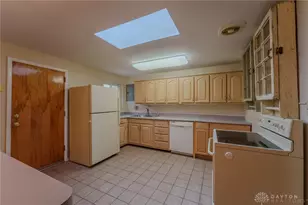 5910 Shady Oak St, Dayton, OH 45424 - Photo 10