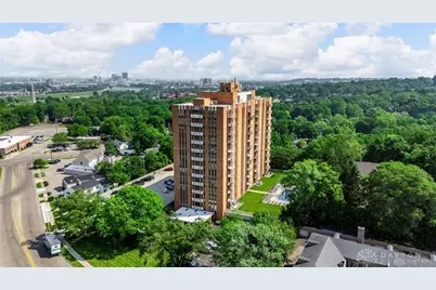 2230 S Patterson Boulevard #21, Dayton, OH 45409 - Photo 2