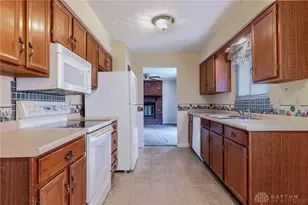 2108 Sir Lockesley Dr, Miamisburg, OH 45342 - Photo 10