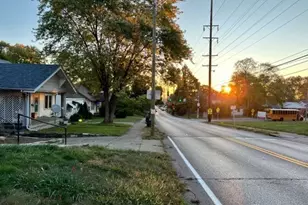 131 W Siebenthaler Ave, Dayton, OH 45405 - Photo 4