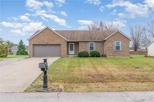 6044 Sean Cir, Blanchester, OH 45107 - Photo 2