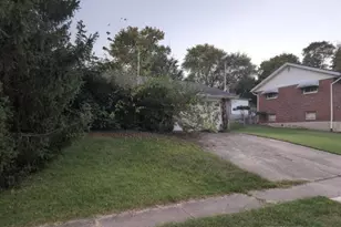 2332 Bonnieview Ave, Dayton, OH 45431 - Photo 2