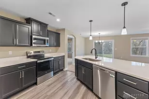 2728 Amberwood Ln, Beavercreek, OH 45431 - Photo 4