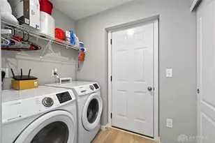 1687 S Golden Clove Bnd, Sugarcreek Twp, OH 45459 - Photo 18