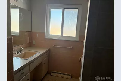 824 Lovetta Drive, Dayton, OH 45429 - Photo 8