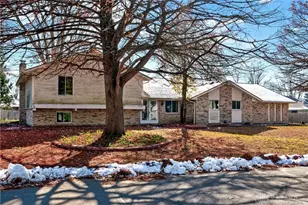 978 Marycrest Ln, Dayton, OH 45429 - Photo 2