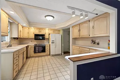 686 Doe Crossing, Centerville, OH 45459 - Photo 12