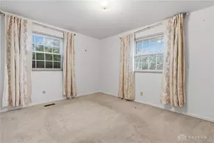 1379 Honeysuckle Dr, Fairborn, OH 45324 - Photo 10