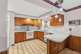 1379 Honeysuckle Dr, Fairborn, OH 45324 - Photo 4