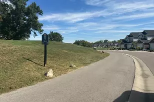 1363 Lake Run Dr, Lebanon, OH 45036 - Photo 2