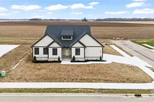 995 Rosenthal Dr, Tipp City, OH 45371 - Photo 8