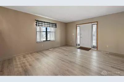 8951 Willowgate Lane, Dayton, OH 45424 - Photo 4