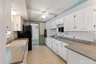 4838 Pacific Ct, Dayton, OH 45424 - Photo 4