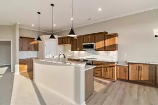 423 Bandon Dunes Ct, Lebanon, OH 45036 - Photo 2
